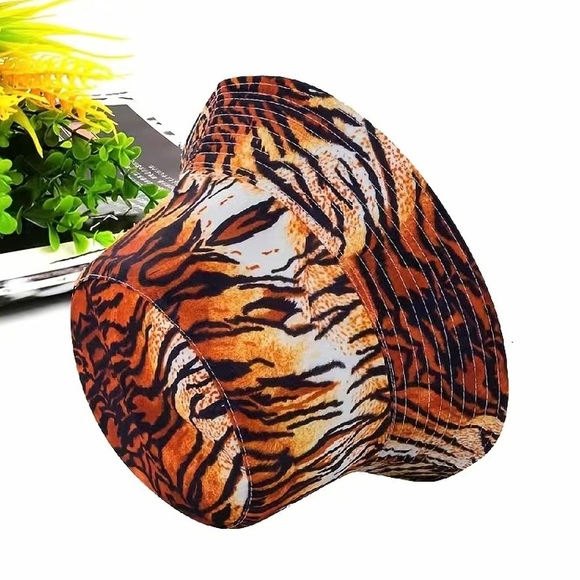 BNWT Tiger Pattern Unisex Bucket Hat - Picture 2 of 5